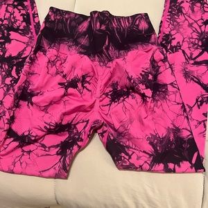 TWO PAIR NWOT tie dye scrunch butt leggings